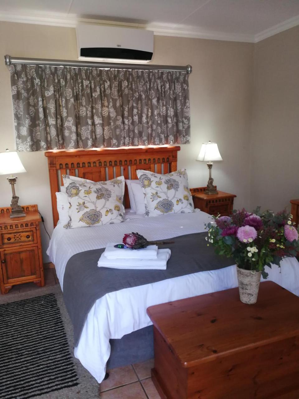 Van Dykshuis Guest House Хейдельберг Экстерьер фото